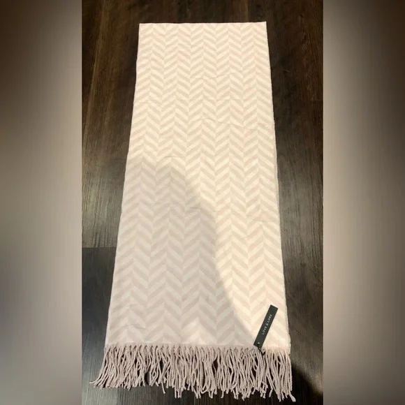 BNWT Love & Lore Indigo Pink Chevron Fringe Scarf - O/S - Picture 13 of 14
